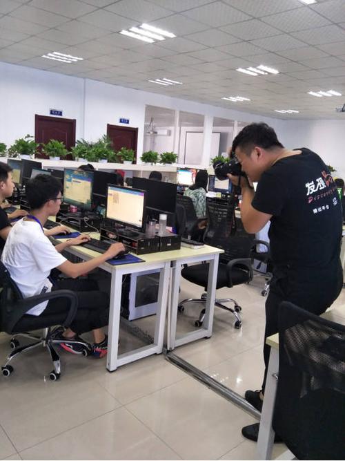 手持?jǐn)?shù)字示波器幫助工程師排查電路中的不正常波動(dòng)
